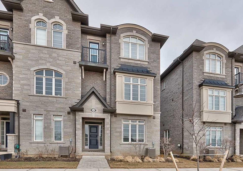 2285-khalsa-gate-oakville-ontario-w5537867