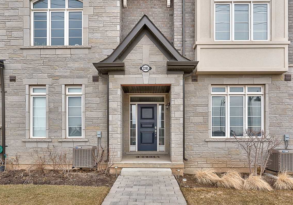 2285-khalsa-gate-oakville-ontario-w5537867