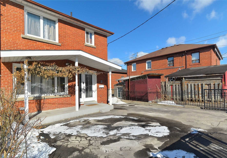 8-porter-avenue-toronto-ontario-w5542111