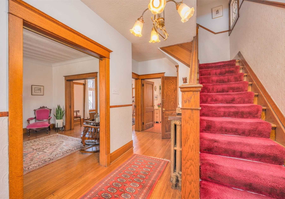 1-algonquin-avenue-toronto-ontario-w5582417