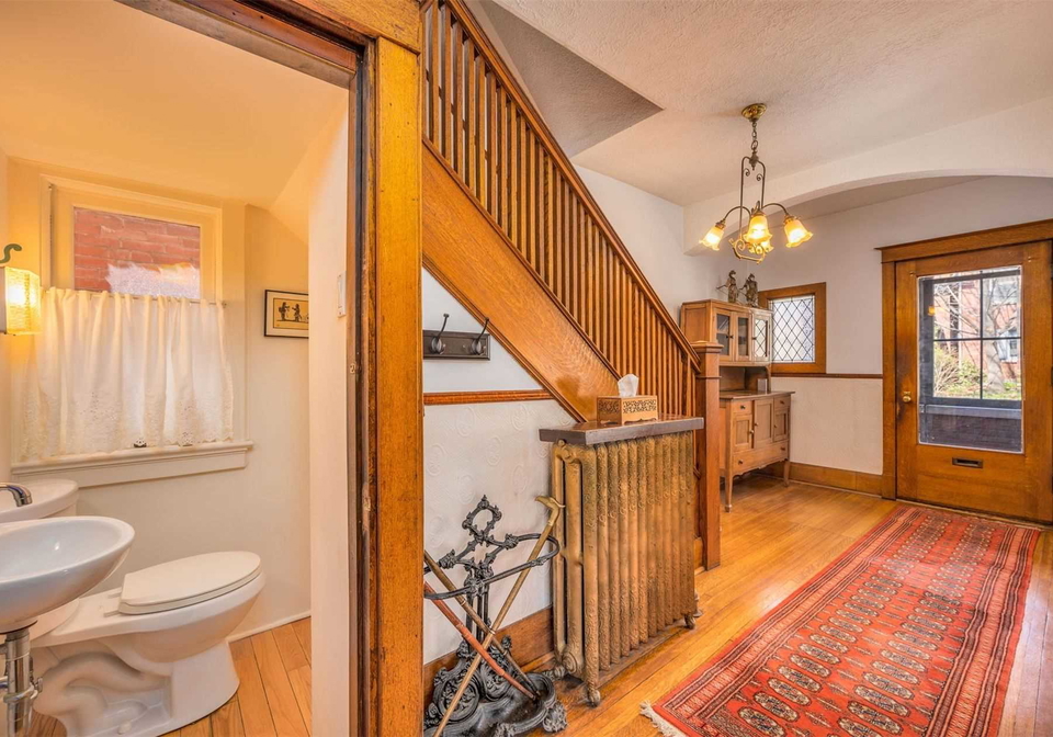 1-algonquin-avenue-toronto-ontario-w5582417