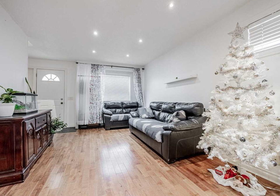 15-eileen-avenue-toronto-ontario-w5828147