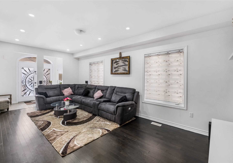 23-action-drive-brampton-ontario-w5968185