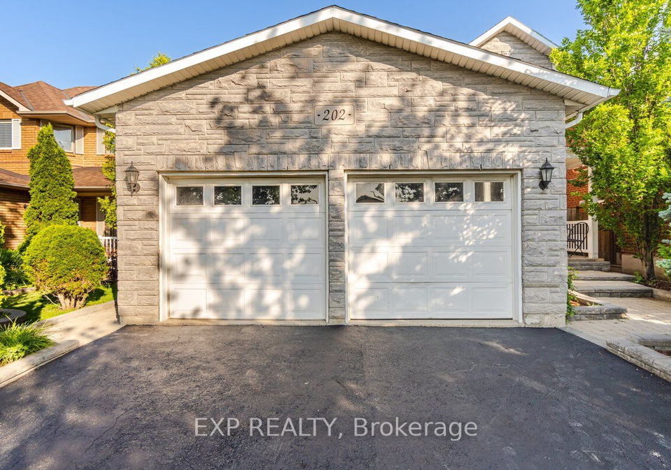 202-nahani-way-mississauga-ontario-w6187088