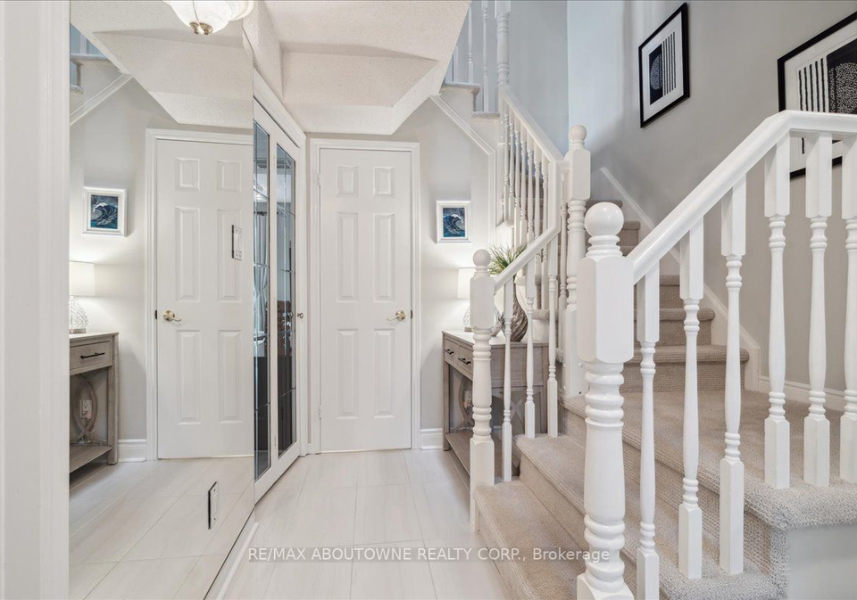 2295-marine-drive-oakville-ontario-w6659332