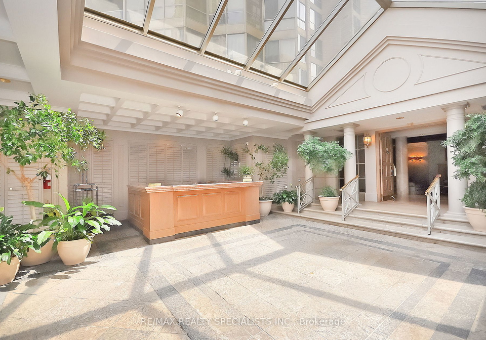 55-kingsbridge-garden-circle-n-mississauga-ontario-w6756192