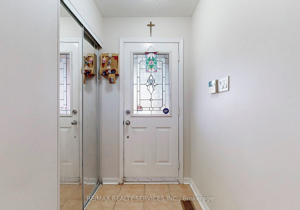 6900-old-creditview-road-mississauga-ontario-w8090554