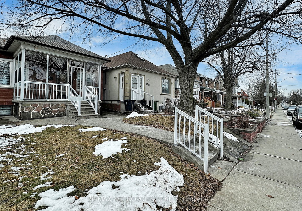166-harvie-avenue-toronto-ontario-w8102310