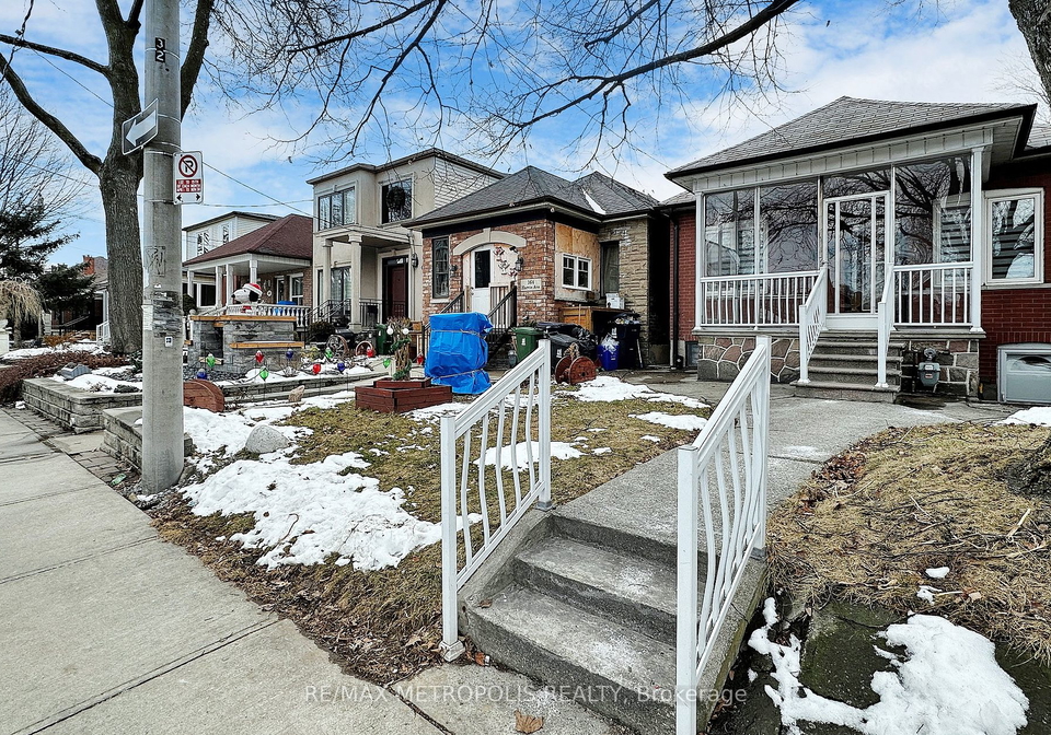 166-harvie-avenue-toronto-ontario-w8102310
