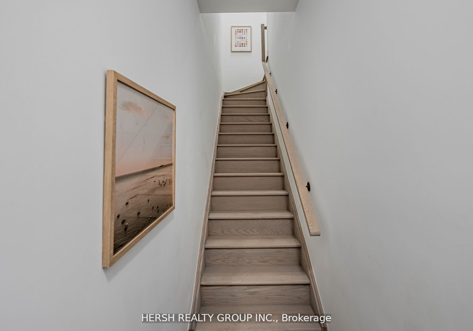 1095-douglas-mccurdy-comm-mississauga-ontario-w8118338