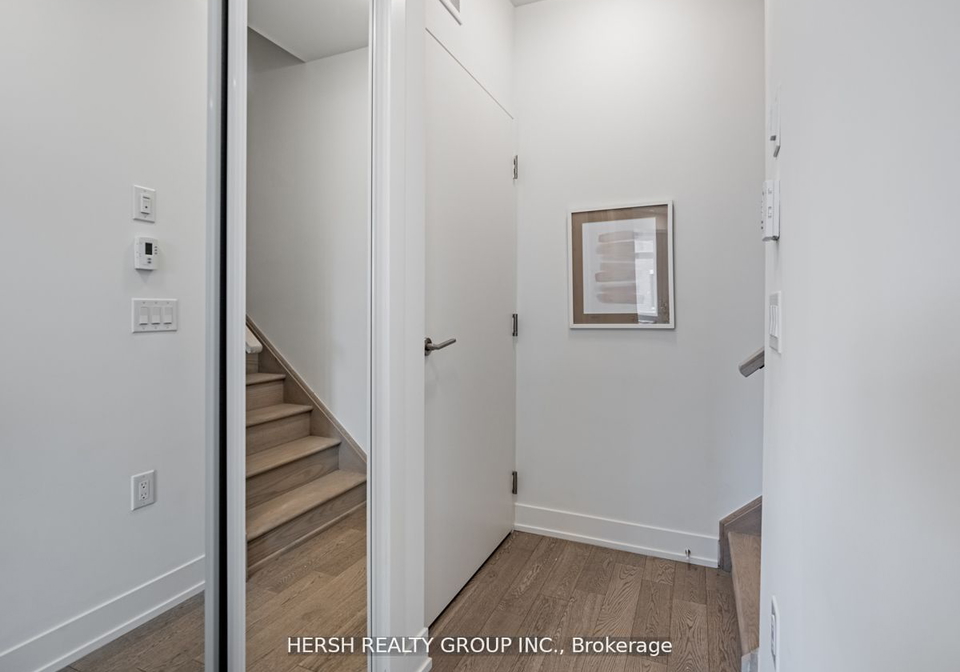 1095-douglas-mccurdy-comm-mississauga-ontario-w8118338