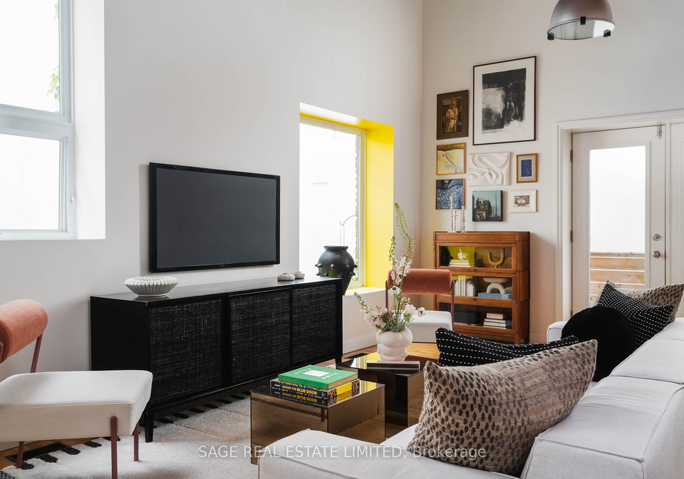8-bartlett-avenue-toronto-ontario-w8432916