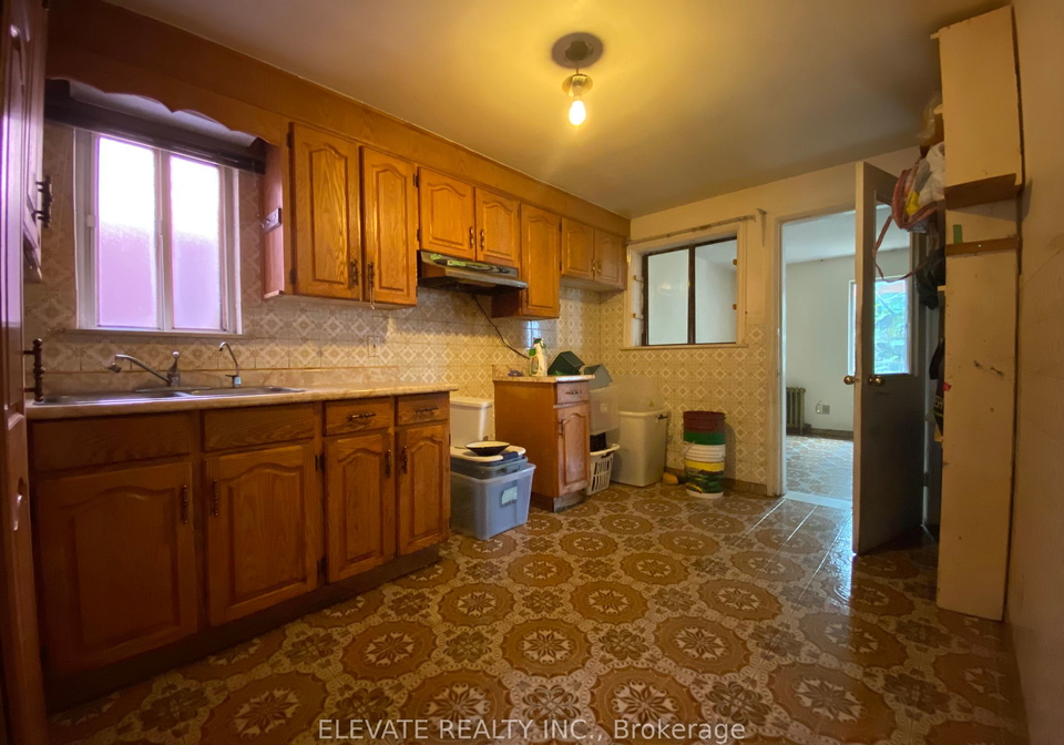 81-auburn-avenue-toronto-ontario-w8453172