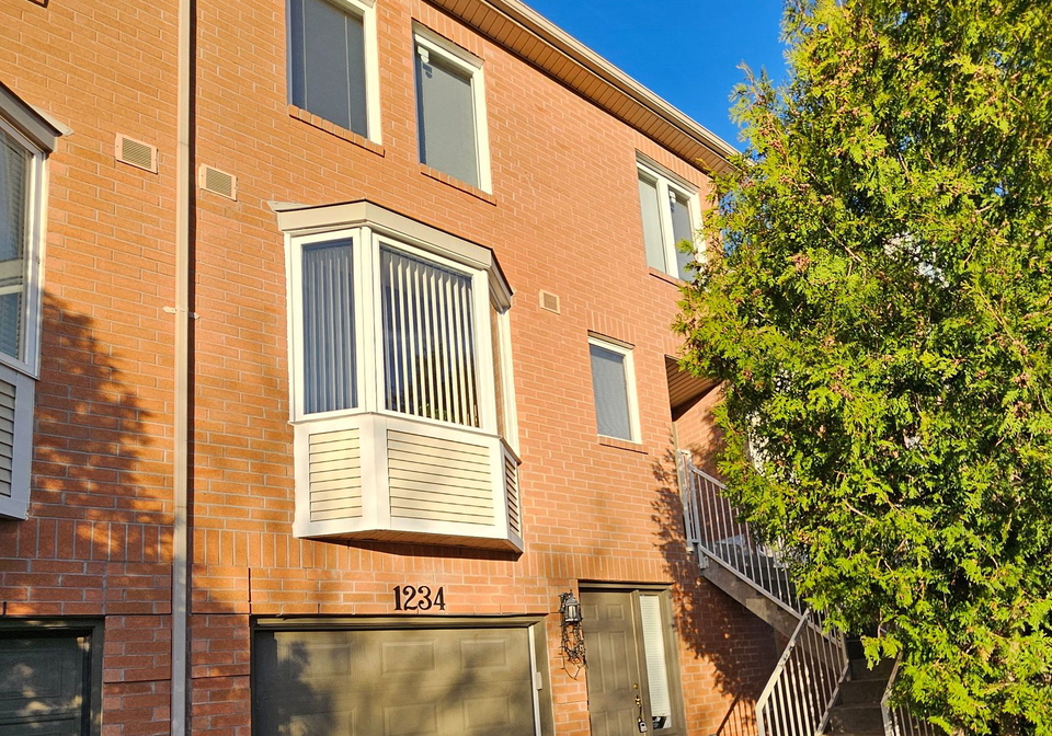 1234-upper-village-drive-mississauga-ontario-w8491294