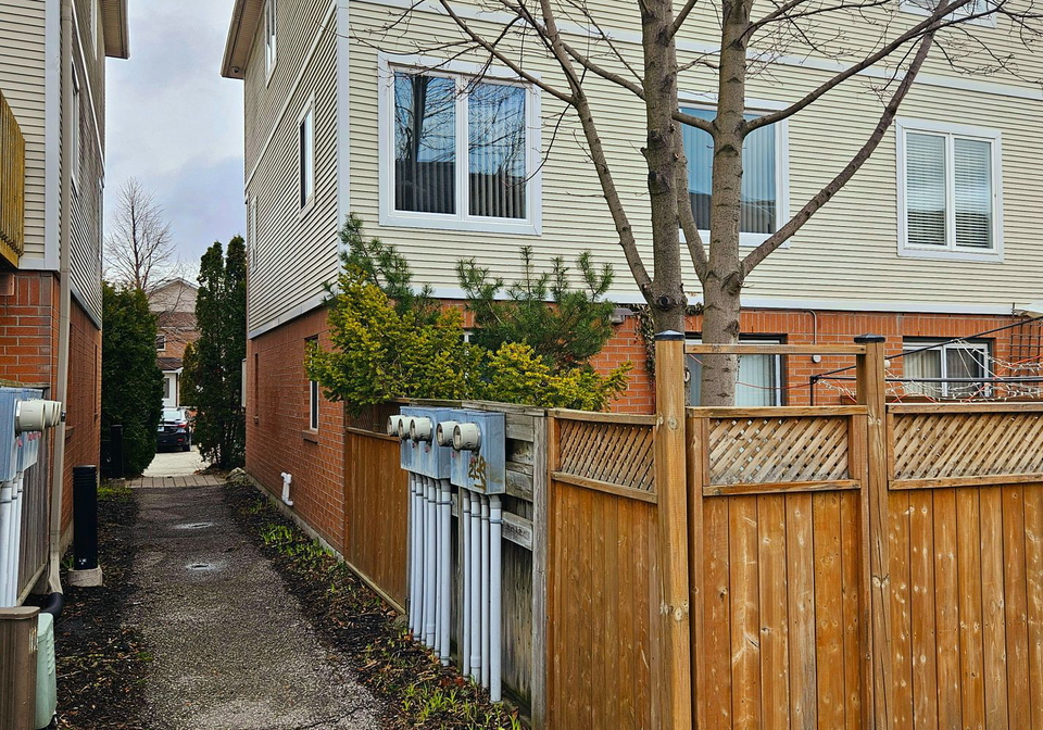 1234-upper-village-drive-mississauga-ontario-w8491294