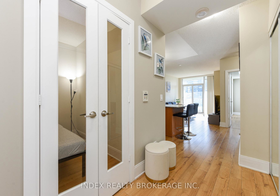 330-burnhamthorpe-road-mississauga-ontario-w9506258