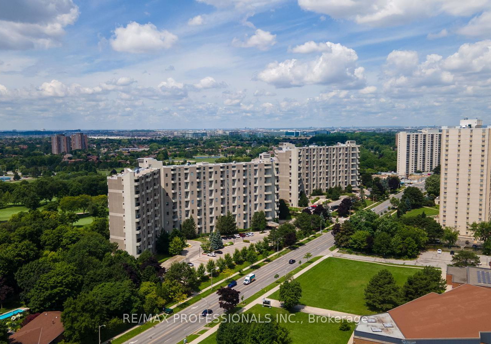 296-mill-road-toronto-ontario-w9513711