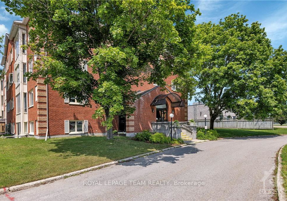 10-armstrong-drive-smiths-falls-ontario-x10418805