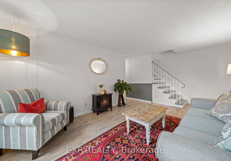 22-pitt-street-prince-edward-county-ontario-x10421874