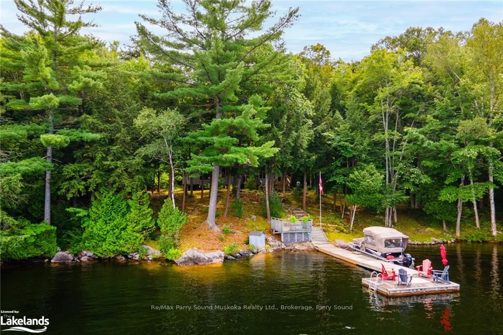 190-blackstone-lake-water-the-archipelago-ontario-x10434472