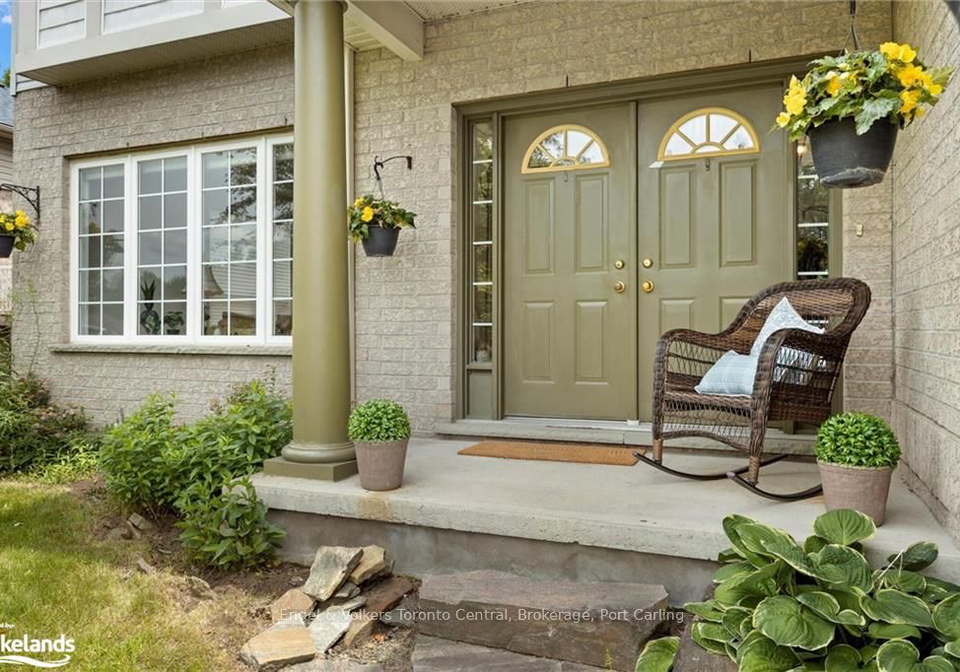 8-kirbys-way-huntsville-ontario-x10437838