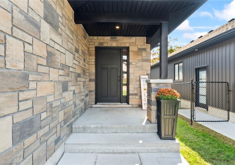557-mary-street-huron-east-ontario-x10780004