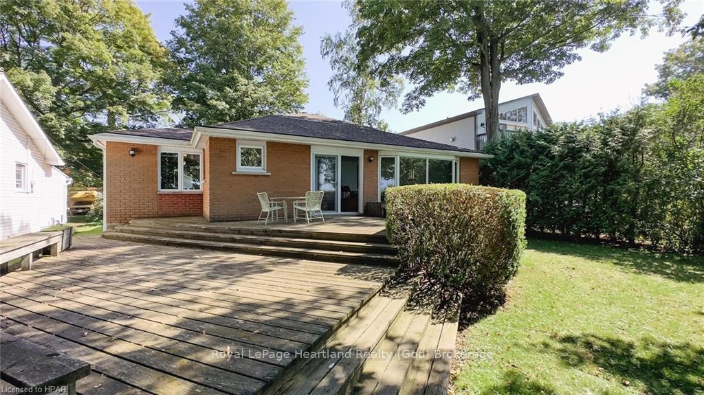 27-bluewater-drive-central-huron-ontario-x10780350