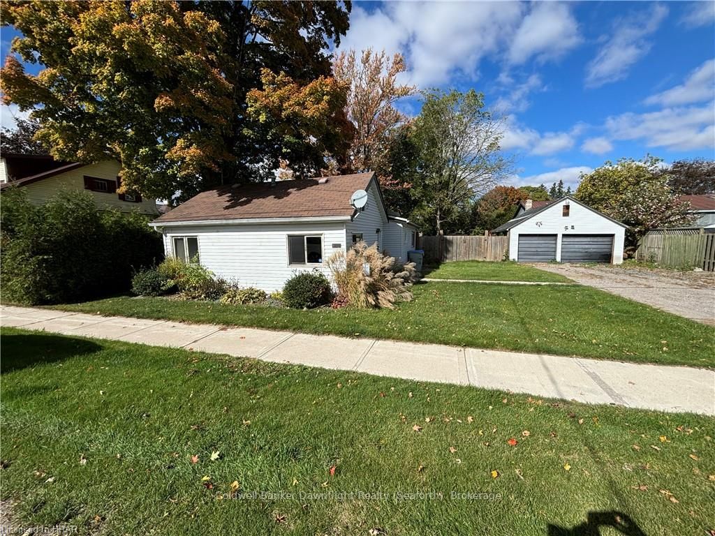 130-richmond-street-south-huron-ontario-x10780690