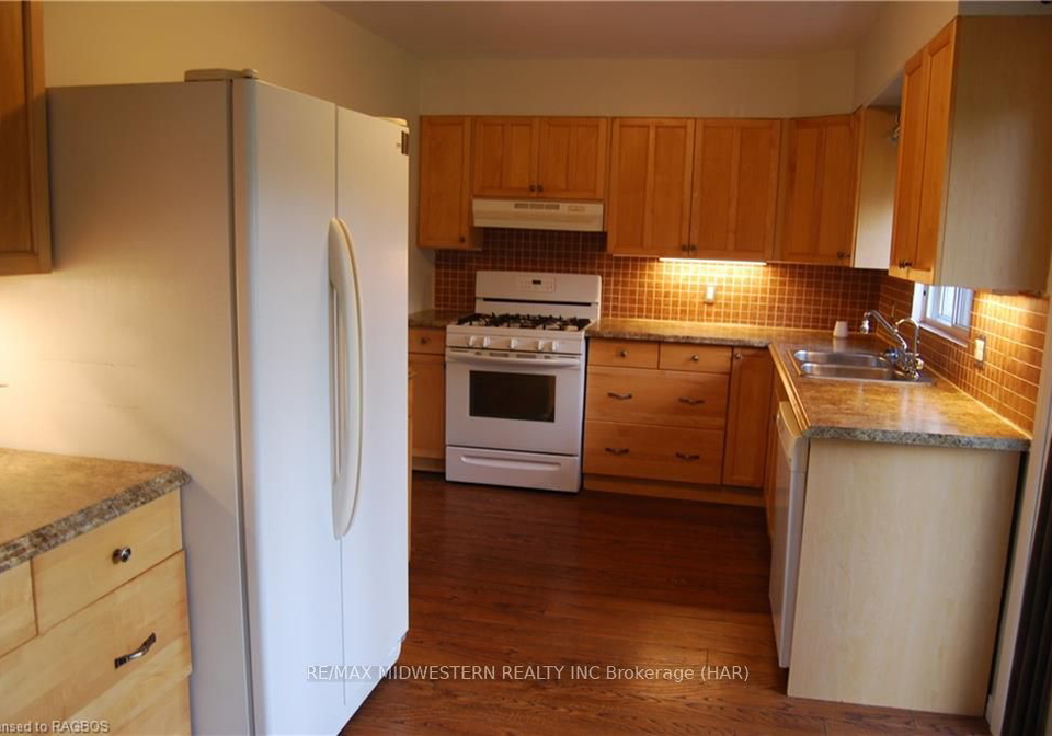 16-union-street-w-minto-ontario-x10847002