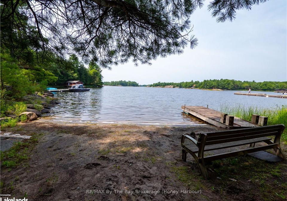 15548-georgian-bay-shore-georgian-bay-ontario-x10894685