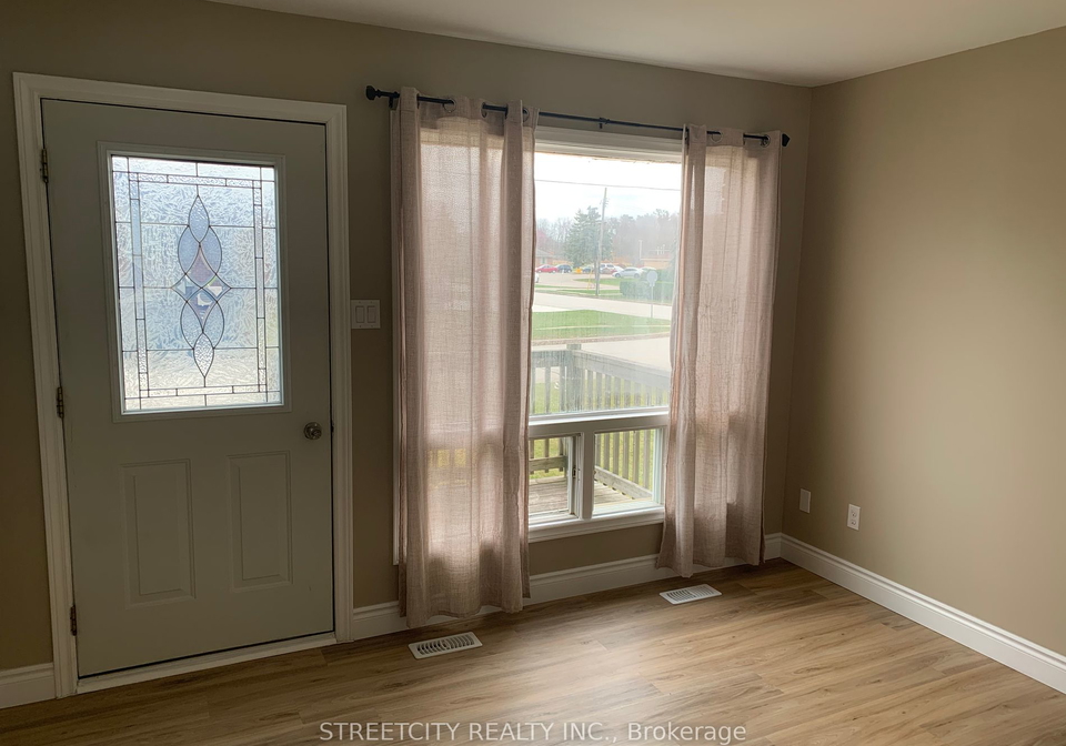 140-symes-street-w-southwest-middlesex-ontario-x11540398
