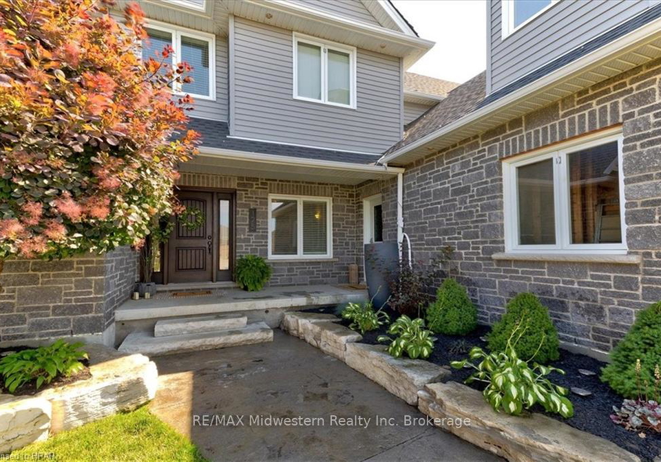 125-armstrong-street-w-north-perth-ontario-x11823010