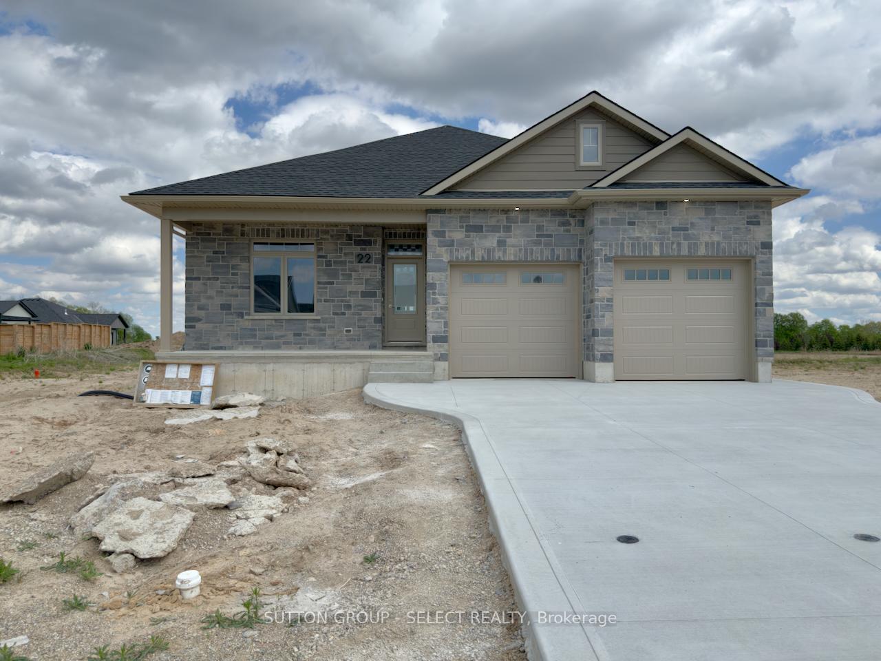 22-lois-court-lambton-shores-ontario-x11905973
