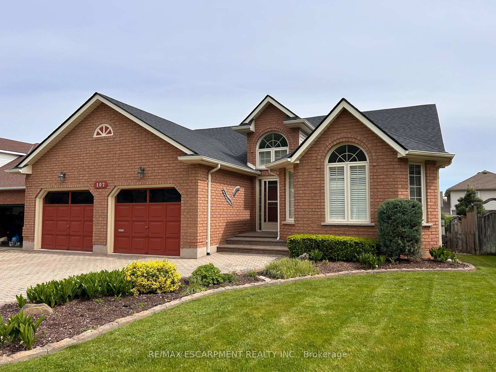 107-dorchester-drive-grimsby-ontario-x11908794