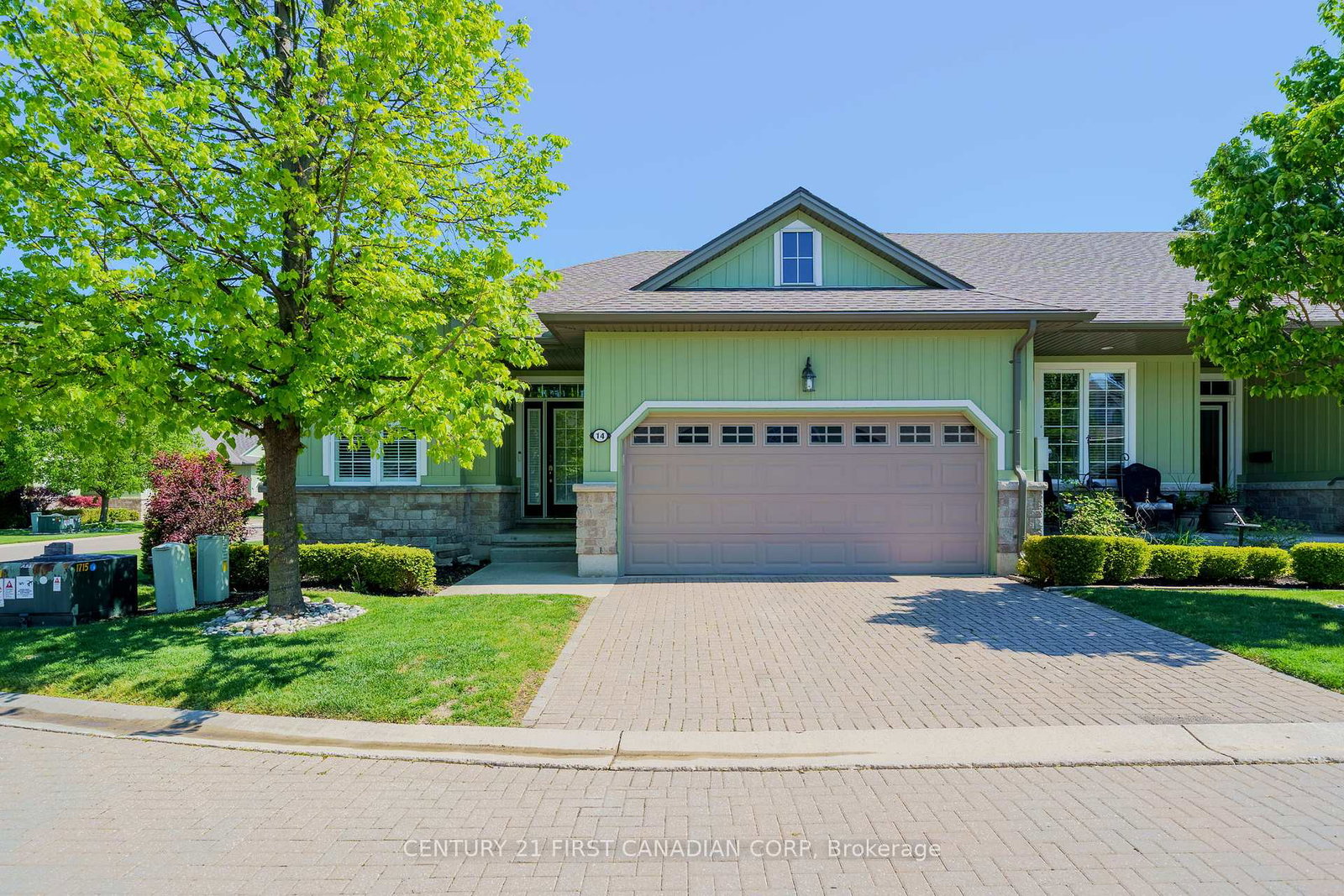 14-oakwood-links-lane-lambton-shores-ontario-x11924987