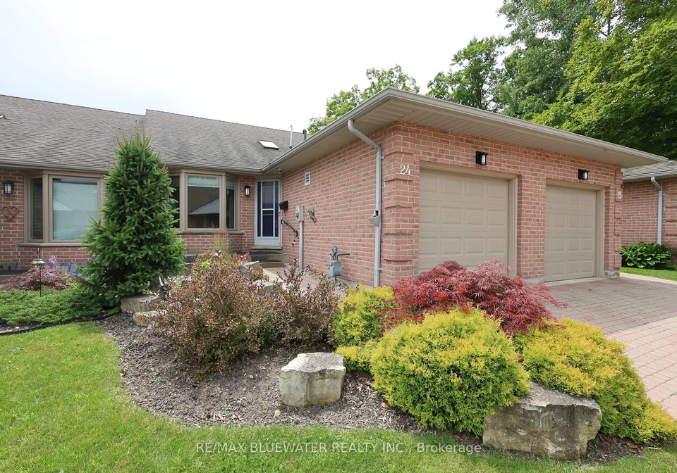 90-ontario-street-s-lambton-shores-ontario-x11942125