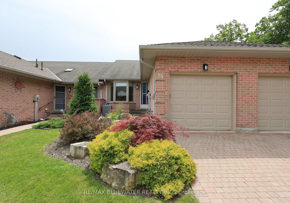 90-ontario-street-s-lambton-shores-ontario-x11942125