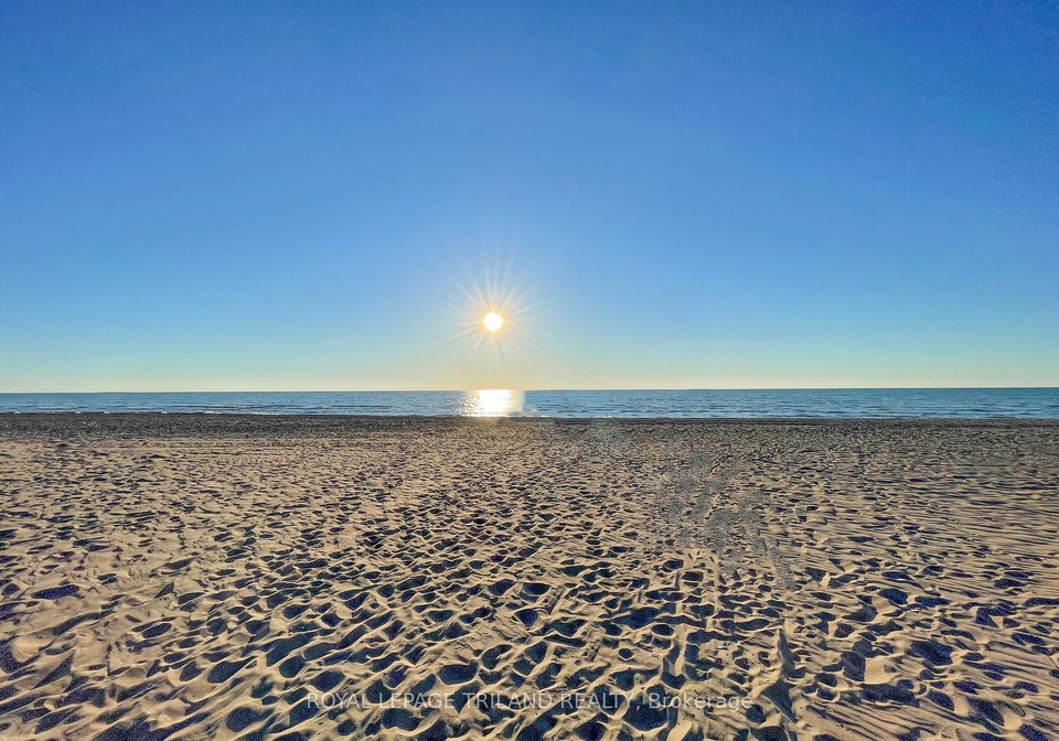 19-shady-lane-lambton-shores-ontario-x11955697