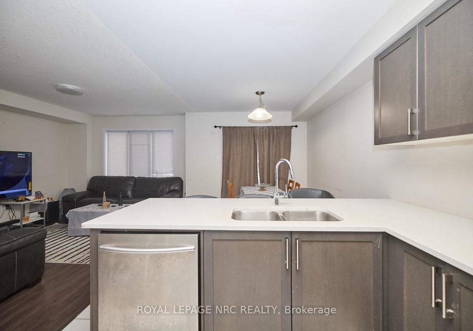 7782-white-pine-crescent-niagara-falls-ontario-x11962281