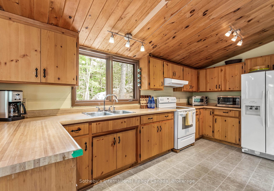 38-sr405-severn-river-muskoka-lakes-ontario-x11976375