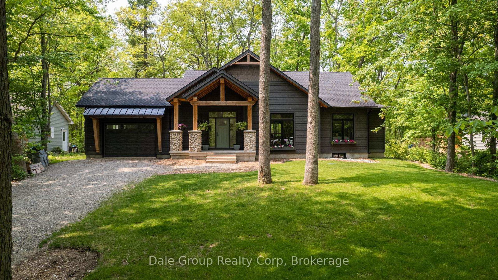 8354-oakwood-drive-s-lambton-shores-ontario-x11988541