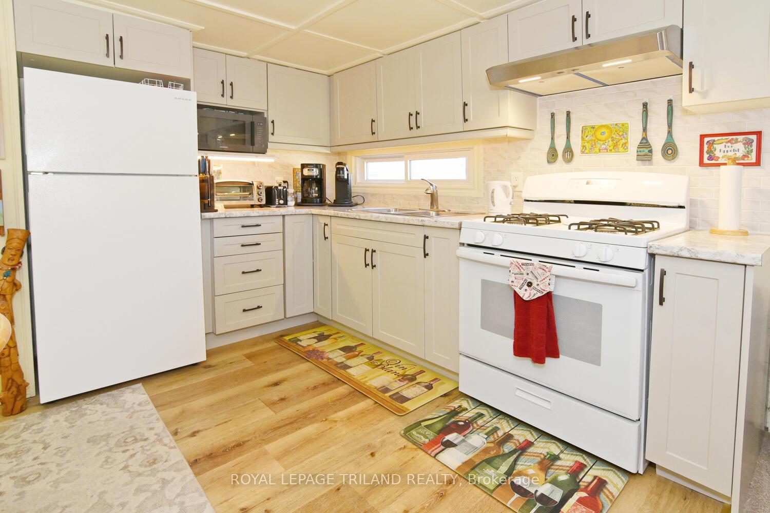9385-ipperwash-road-lambton-shores-ontario-x12019389