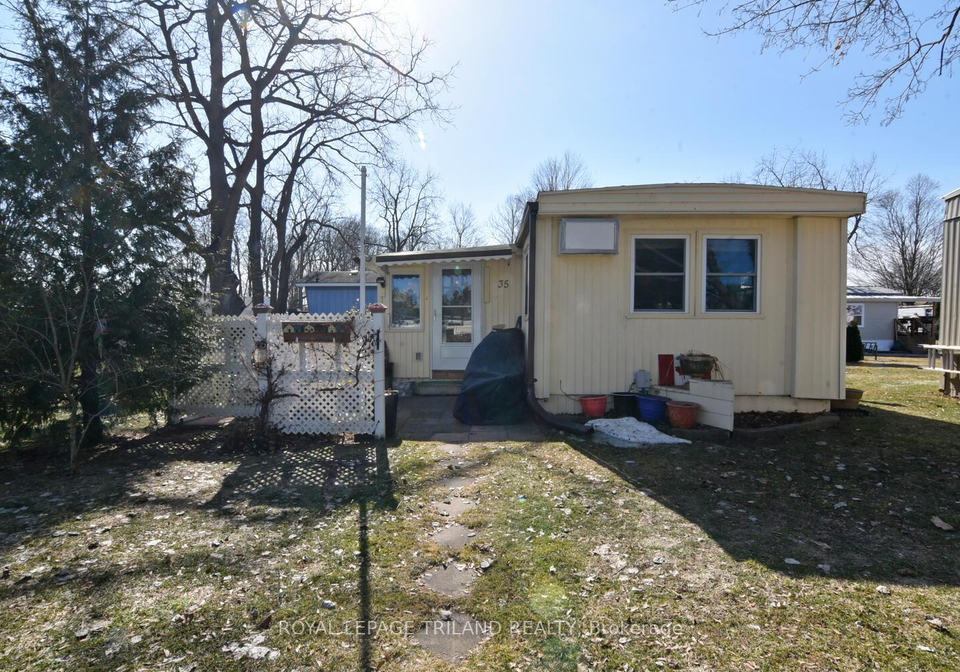 9385-ipperwash-road-lambton-shores-ontario-x12019389