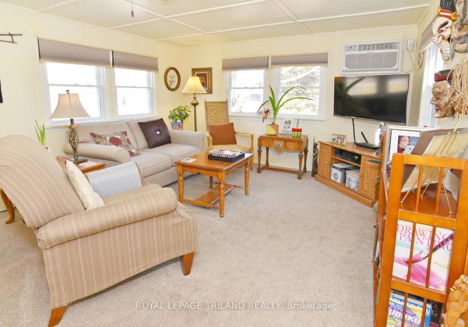 9385-ipperwash-road-lambton-shores-ontario-x12019389