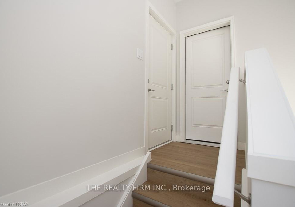 236-elizabeth-street-southwest-middlesex-ontario-x12019690