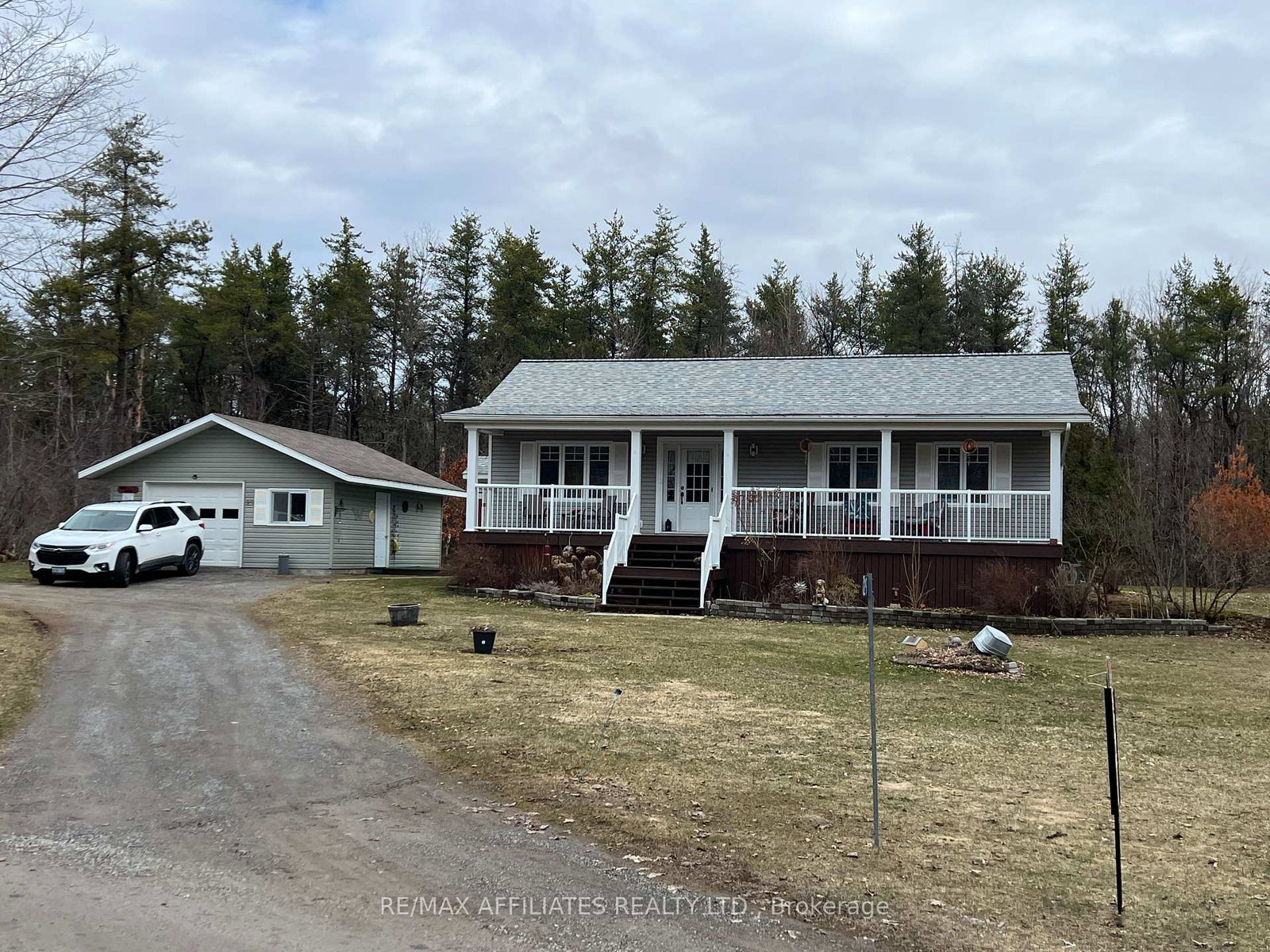 29-b11-road-rideau-lakes-ontario-x12020667