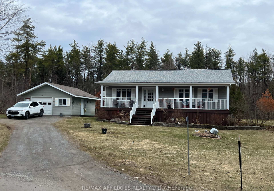 29-b11-road-rideau-lakes-ontario-x12020667