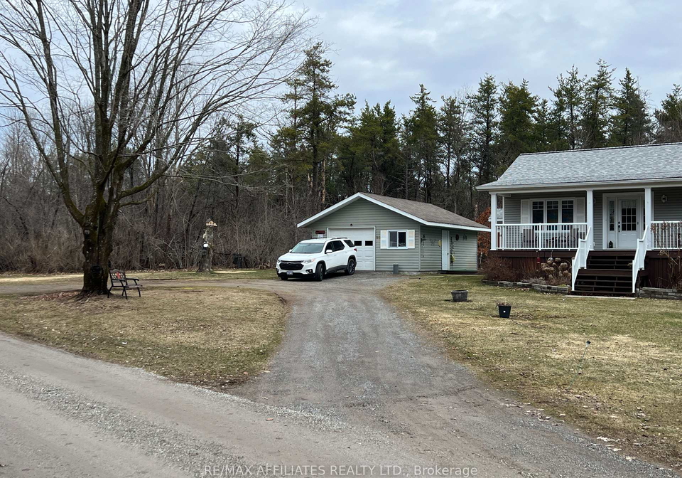 29-b11-road-rideau-lakes-ontario-x12020667