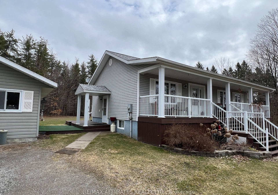 29-b11-road-rideau-lakes-ontario-x12020667