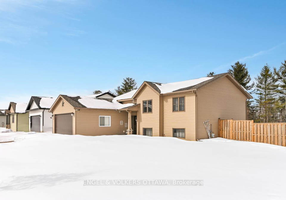 2-terrance-drive-petawawa-ontario-x12027569